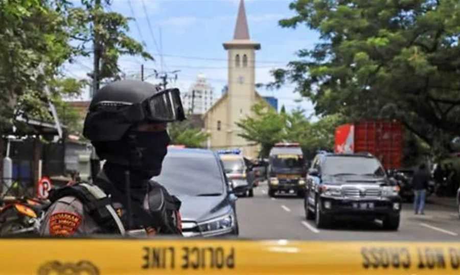 فيديو | ضحايا بانفجار داخل كنيسة في إندونيسيا
